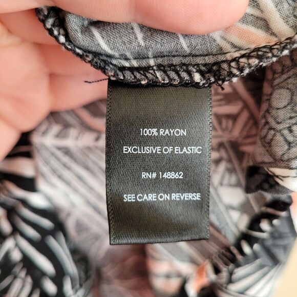 Torrid Womens Skirt Plus Size 2x Black Leaves Mini Challis Smocked Waist Pockets - Picture 4 of 12